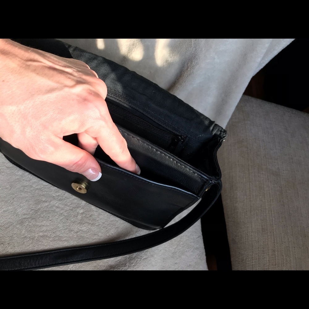 Black Leather Vintage Shoulder Bag - Picture 8 of 8